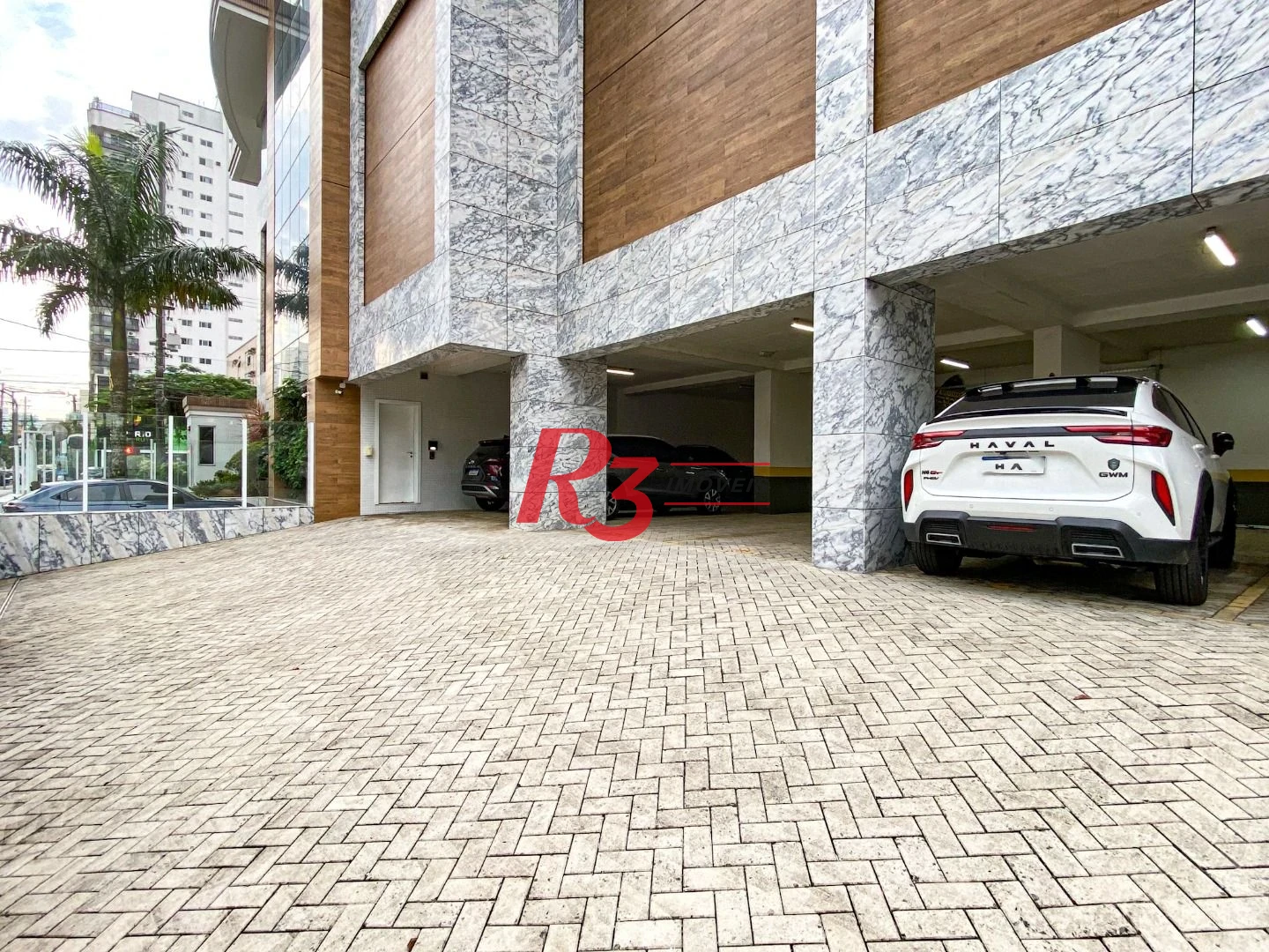 EXECLENTE APARTAMENTO NA APARECIDA, ÓTIMA LOCALIZAÇÃO, DIFERENCIADO COM DOUBLE SUÍTE NO QUARTO CASAL, VARANDA E PLANEJADOS