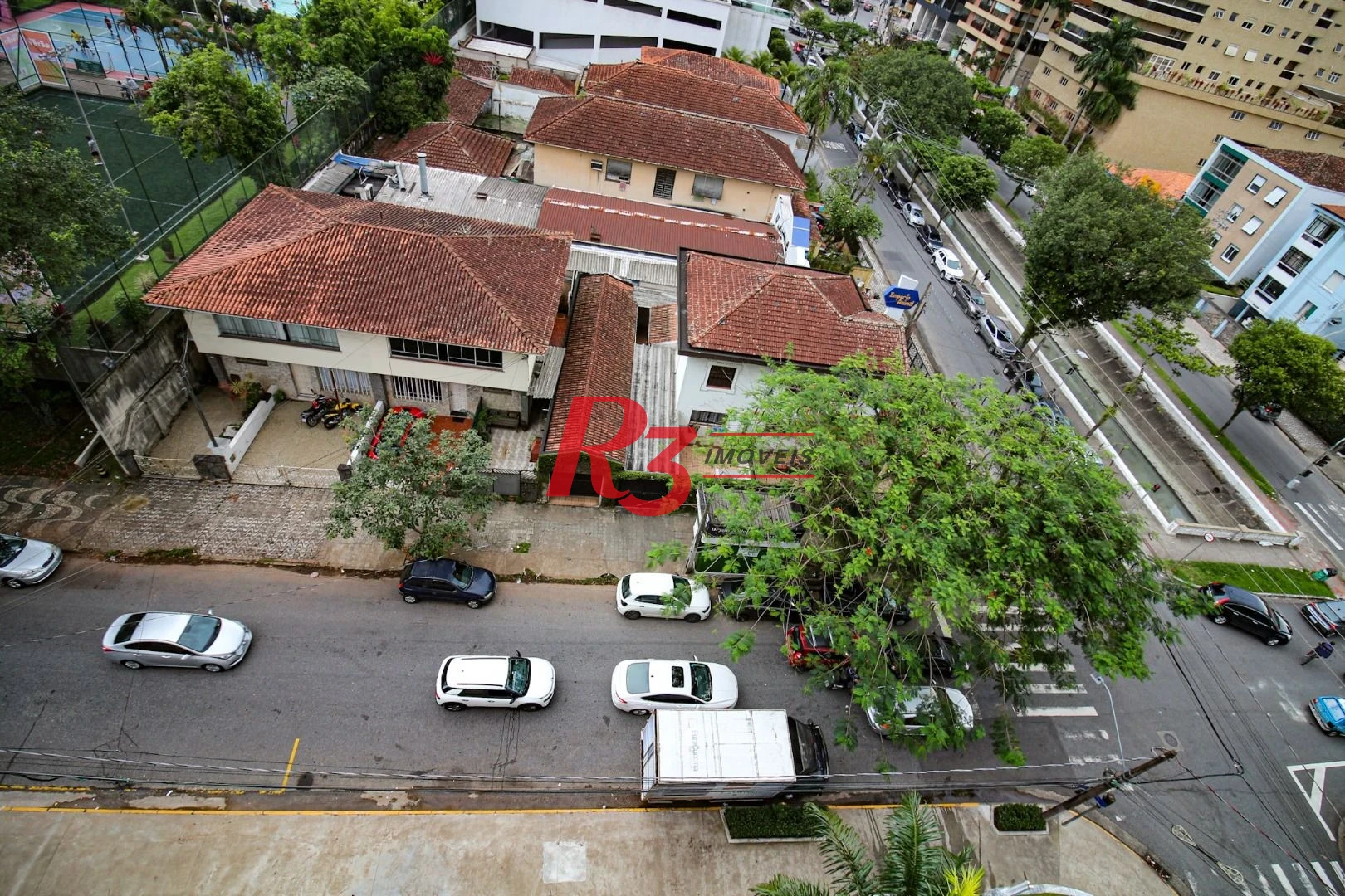 EXECLENTE APARTAMENTO NA APARECIDA, ÓTIMA LOCALIZAÇÃO, DIFERENCIADO COM DOUBLE SUÍTE NO QUARTO CASAL, VARANDA E PLANEJADOS