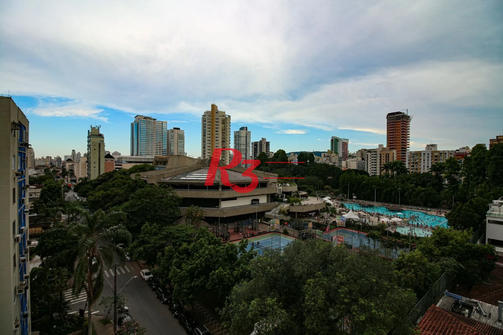 EXECLENTE APARTAMENTO NA APARECIDA, ÓTIMA LOCALIZAÇÃO, DIFERENCIADO COM DOUBLE SUÍTE NO QUARTO CASAL, VARANDA E PLANEJADOS