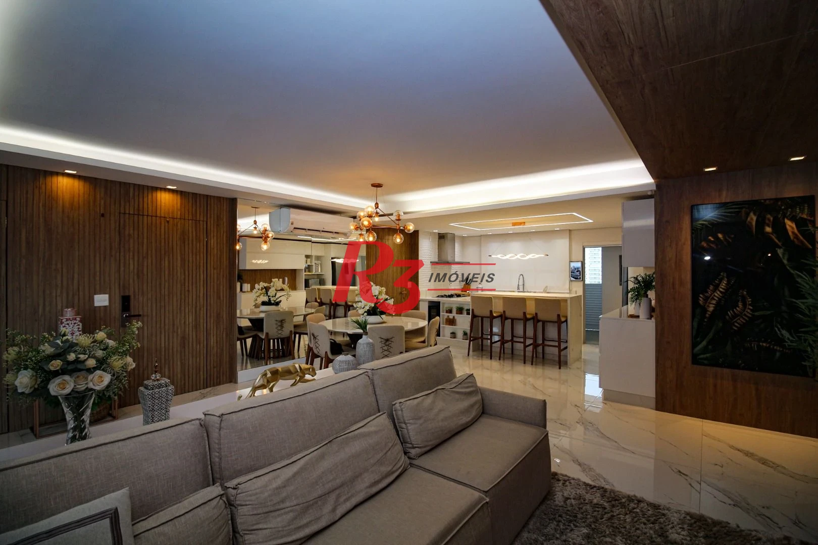 EXECLENTE APARTAMENTO NA APARECIDA, ÓTIMA LOCALIZAÇÃO, DIFERENCIADO COM DOUBLE SUÍTE NO QUARTO CASAL, VARANDA E PLANEJADOS