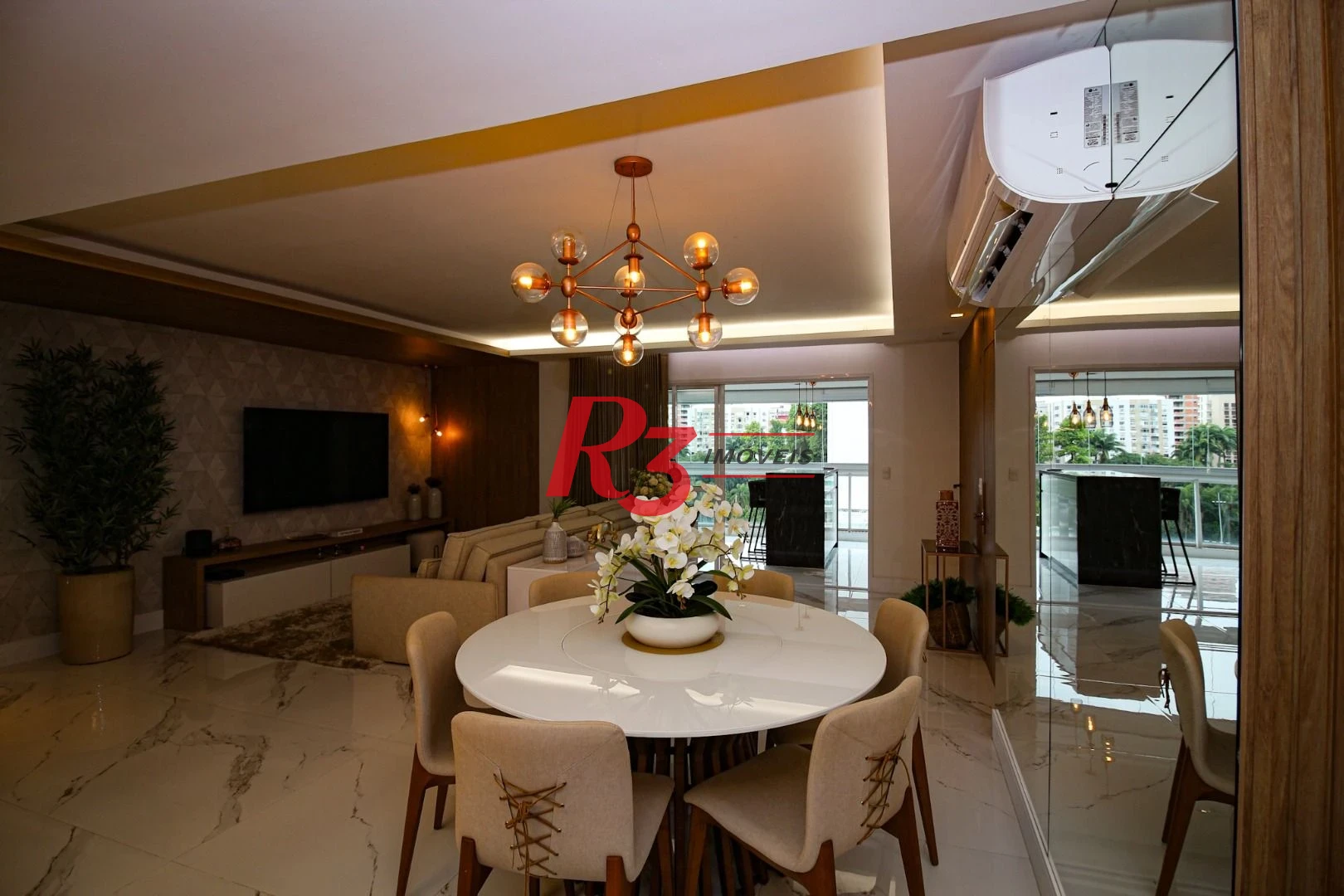 EXECLENTE APARTAMENTO NA APARECIDA, ÓTIMA LOCALIZAÇÃO, DIFERENCIADO COM DOUBLE SUÍTE NO QUARTO CASAL, VARANDA E PLANEJADOS