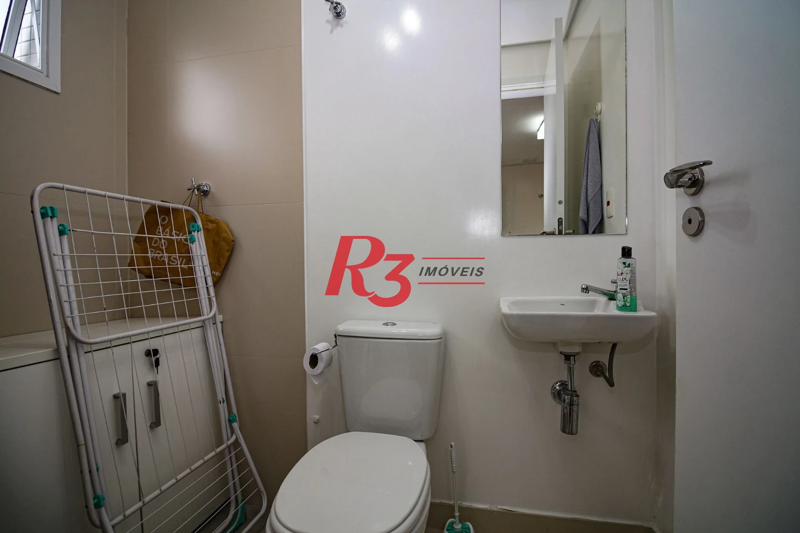 EXECLENTE APARTAMENTO NA APARECIDA, ÓTIMA LOCALIZAÇÃO, DIFERENCIADO COM DOUBLE SUÍTE NO QUARTO CASAL, VARANDA E PLANEJADOS