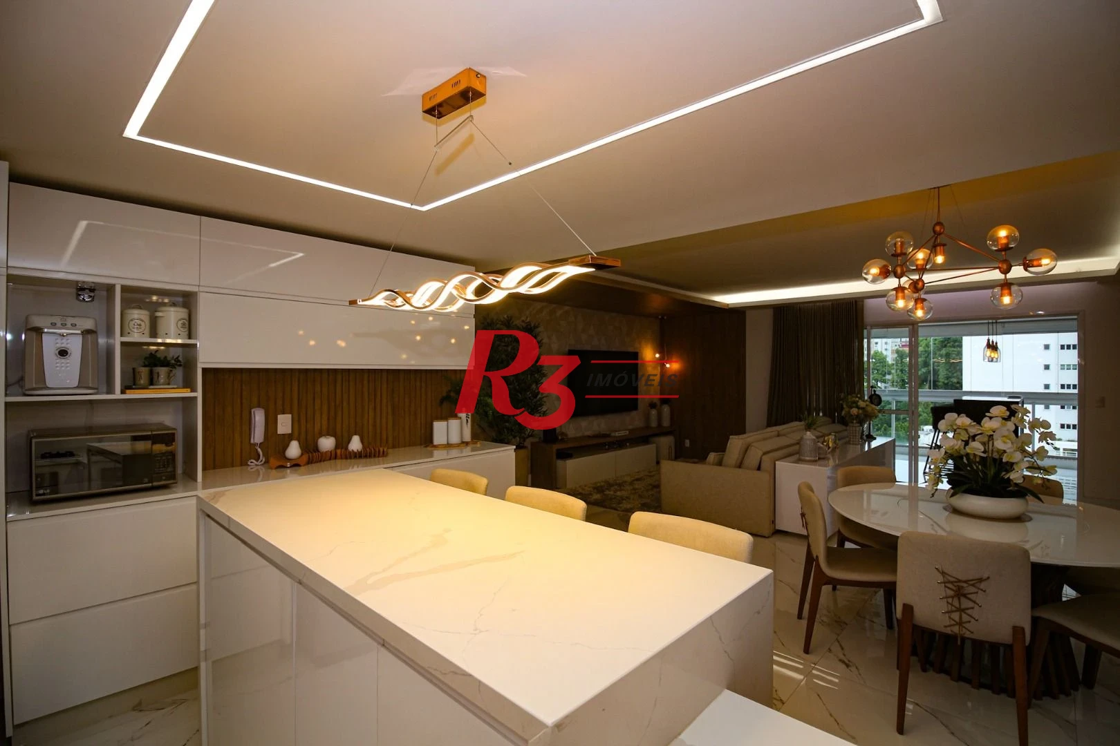 EXECLENTE APARTAMENTO NA APARECIDA, ÓTIMA LOCALIZAÇÃO, DIFERENCIADO COM DOUBLE SUÍTE NO QUARTO CASAL, VARANDA E PLANEJADOS