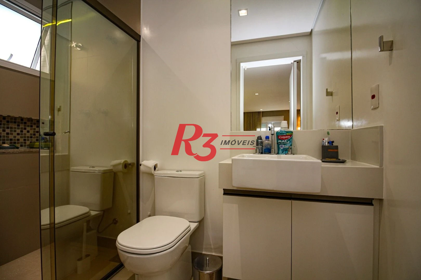 EXECLENTE APARTAMENTO NA APARECIDA, ÓTIMA LOCALIZAÇÃO, DIFERENCIADO COM DOUBLE SUÍTE NO QUARTO CASAL, VARANDA E PLANEJADOS