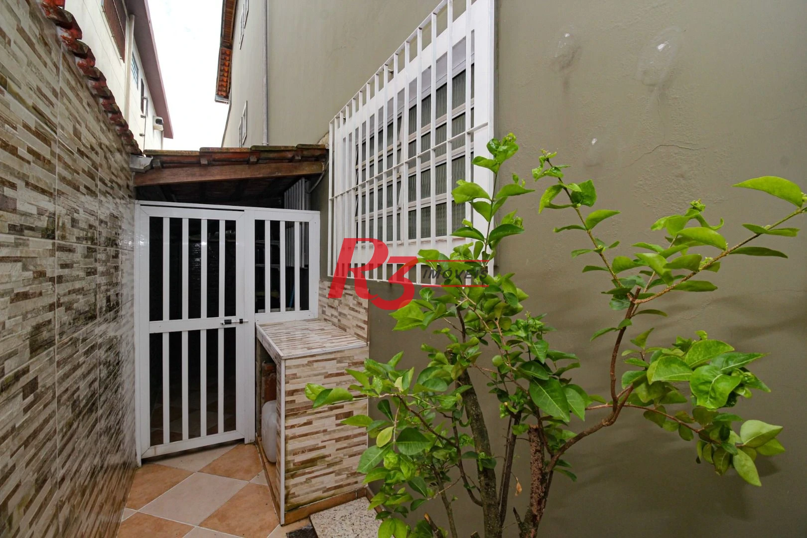 Sobrado com 3 dormitórios à venda, 136 m² por R$ 890.000,00 - Vila Valença - São Vicente/SP