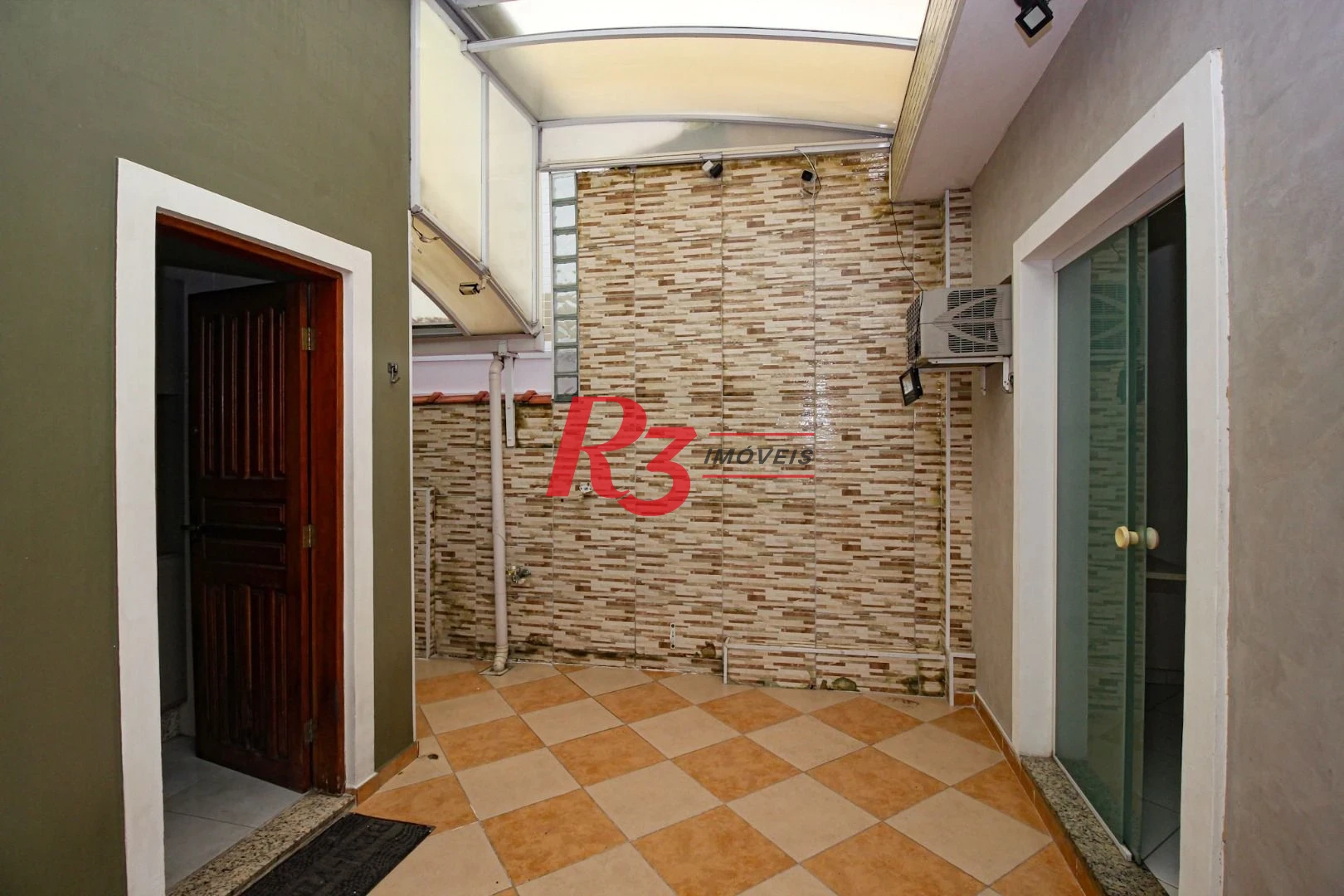Sobrado com 3 dormitórios à venda, 136 m² por R$ 890.000,00 - Vila Valença - São Vicente/SP