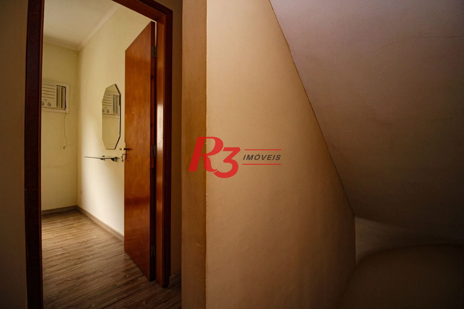 Sobrado com 3 dormitórios à venda, 136 m² por R$ 890.000,00 - Vila Valença - São Vicente/SP
