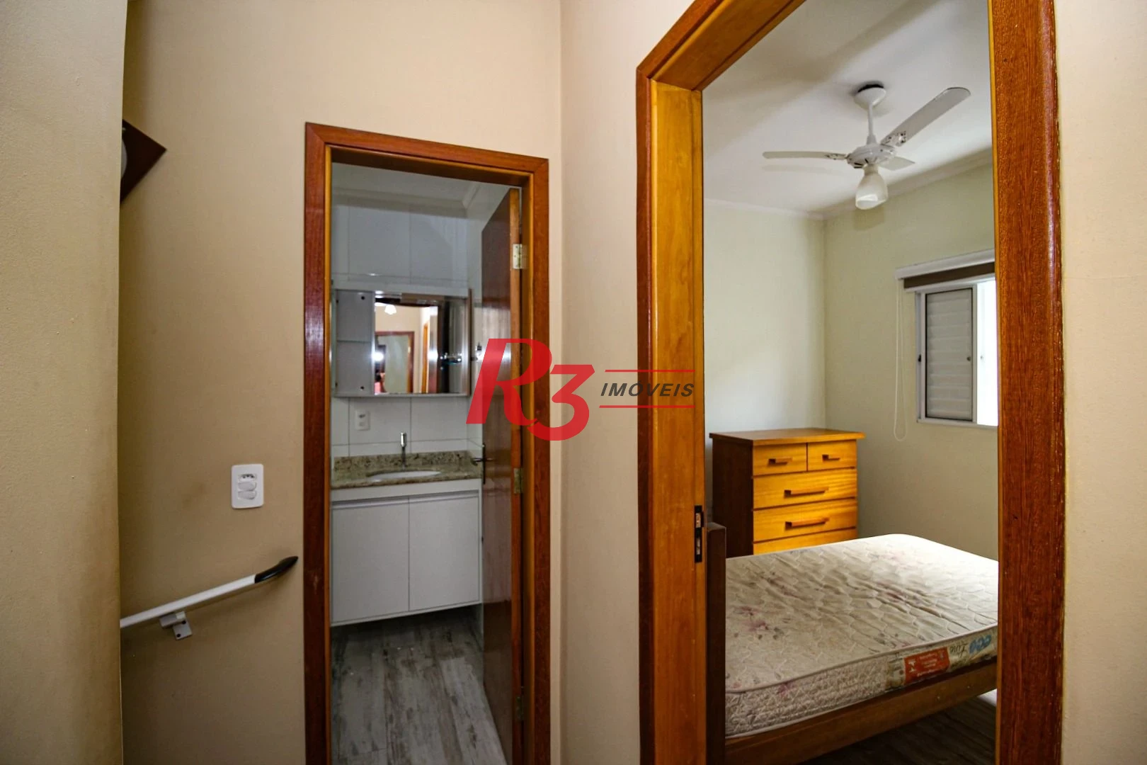 Sobrado com 3 dormitórios à venda, 136 m² por R$ 890.000,00 - Vila Valença - São Vicente/SP