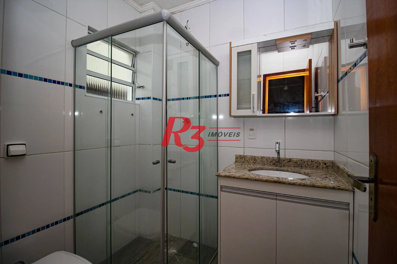Sobrado com 3 dormitórios à venda, 136 m² por R$ 890.000,00 - Vila Valença - São Vicente/SP