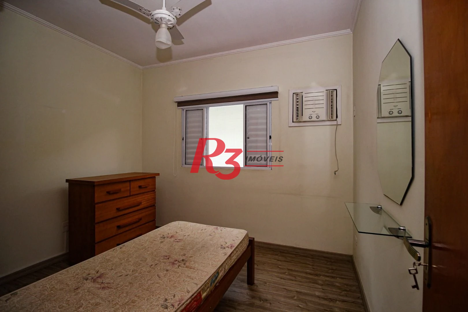 Sobrado com 3 dormitórios à venda, 136 m² por R$ 890.000,00 - Vila Valença - São Vicente/SP