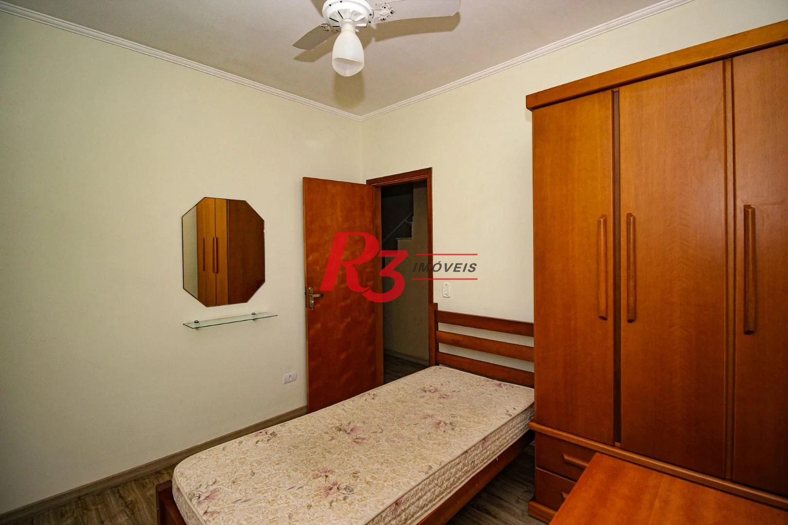 Sobrado com 3 dormitórios à venda, 136 m² por R$ 890.000,00 - Vila Valença - São Vicente/SP