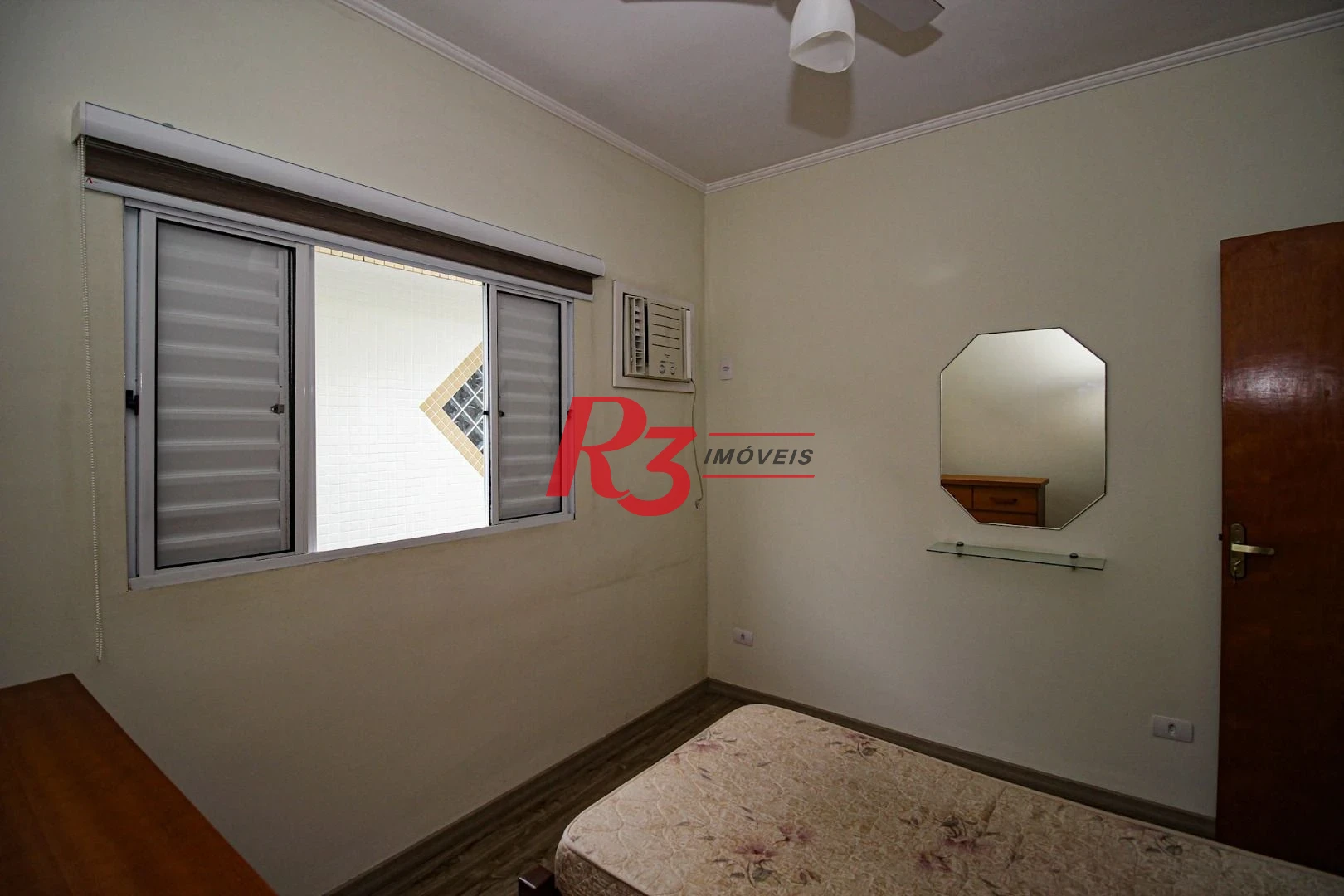 Sobrado com 3 dormitórios à venda, 136 m² por R$ 890.000,00 - Vila Valença - São Vicente/SP