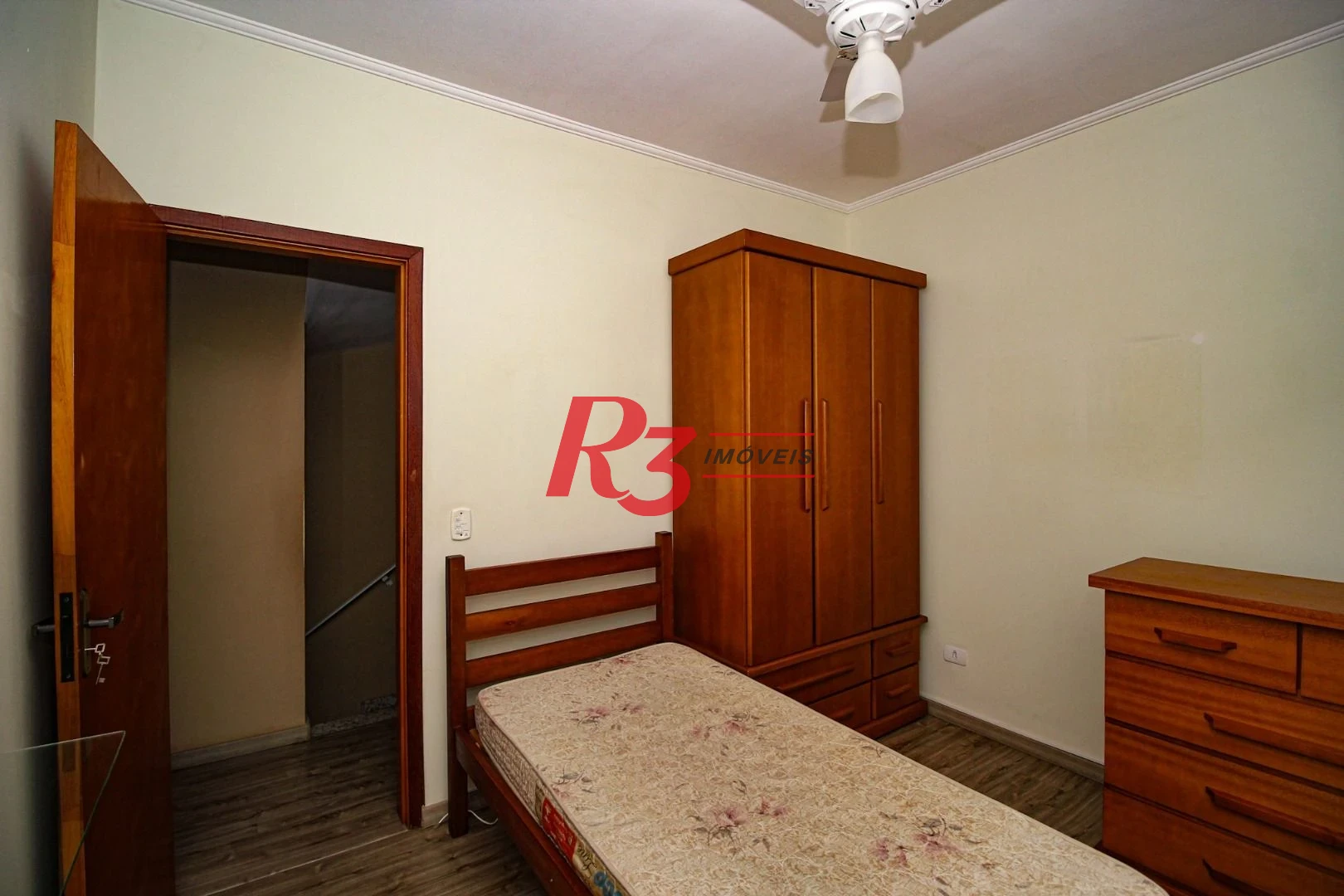 Sobrado com 3 dormitórios à venda, 136 m² por R$ 890.000,00 - Vila Valença - São Vicente/SP
