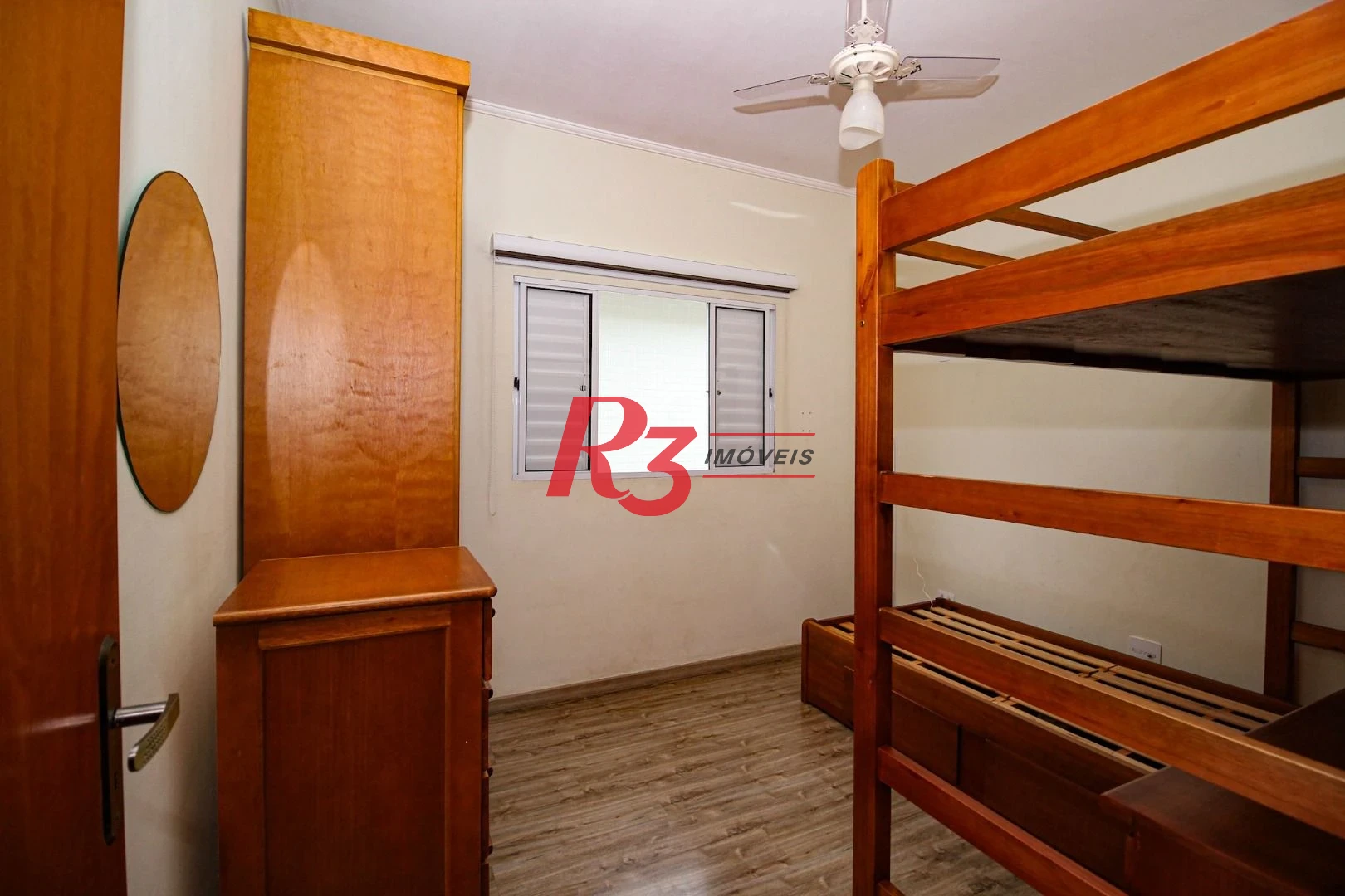 Sobrado com 3 dormitórios à venda, 136 m² por R$ 890.000,00 - Vila Valença - São Vicente/SP