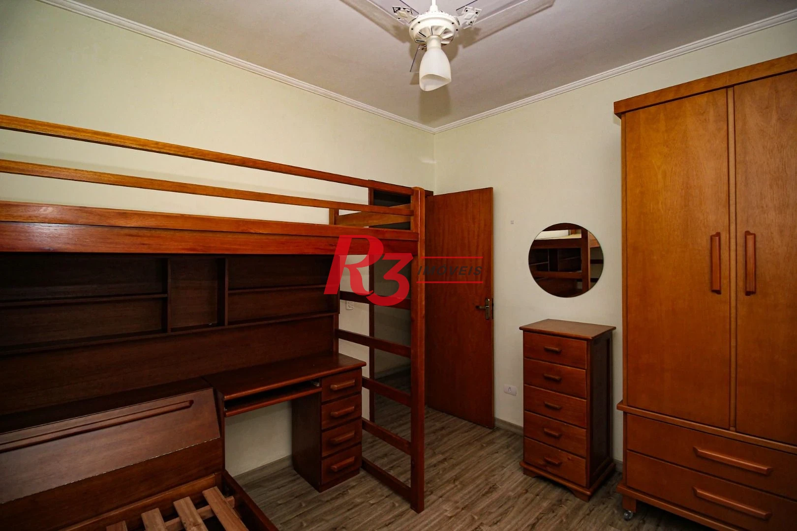 Sobrado com 3 dormitórios à venda, 136 m² por R$ 890.000,00 - Vila Valença - São Vicente/SP