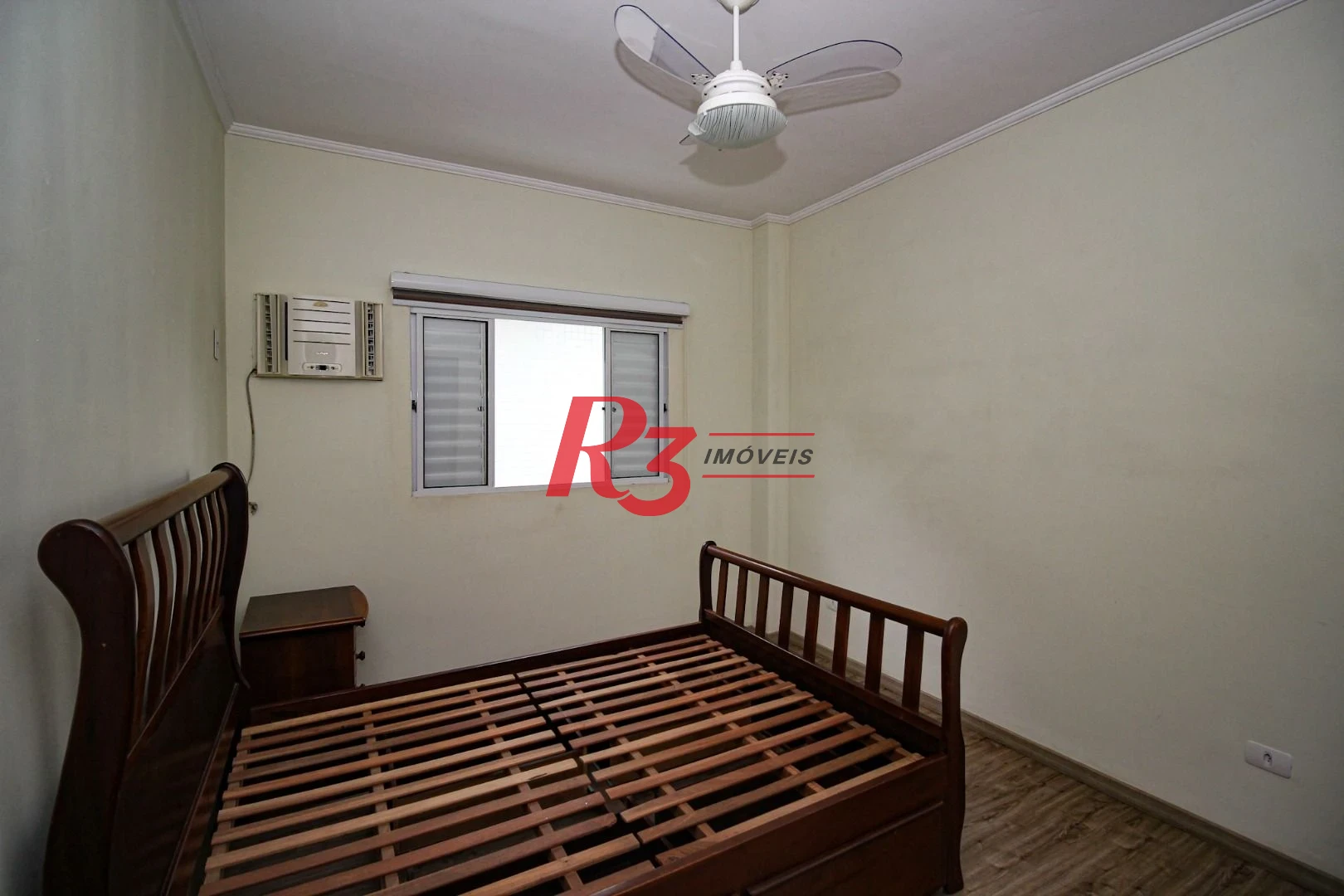 Sobrado com 3 dormitórios à venda, 136 m² por R$ 890.000,00 - Vila Valença - São Vicente/SP