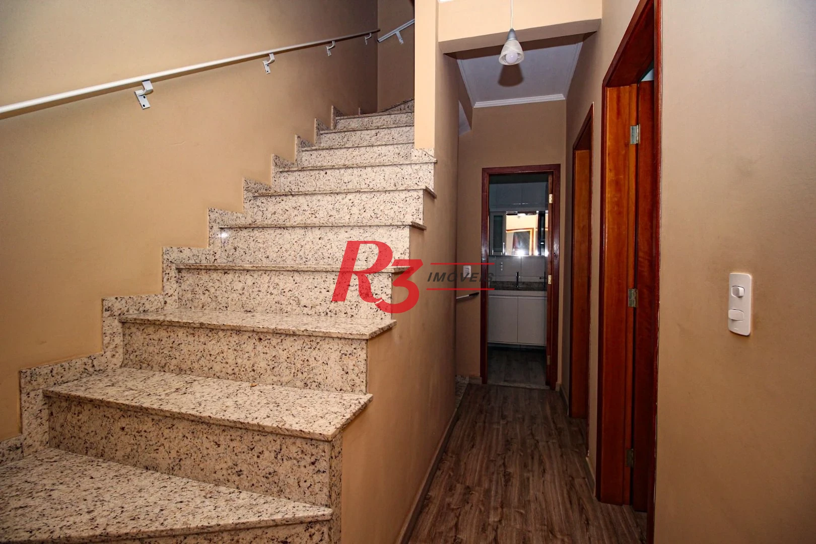 Sobrado com 3 dormitórios à venda, 136 m² por R$ 890.000,00 - Vila Valença - São Vicente/SP