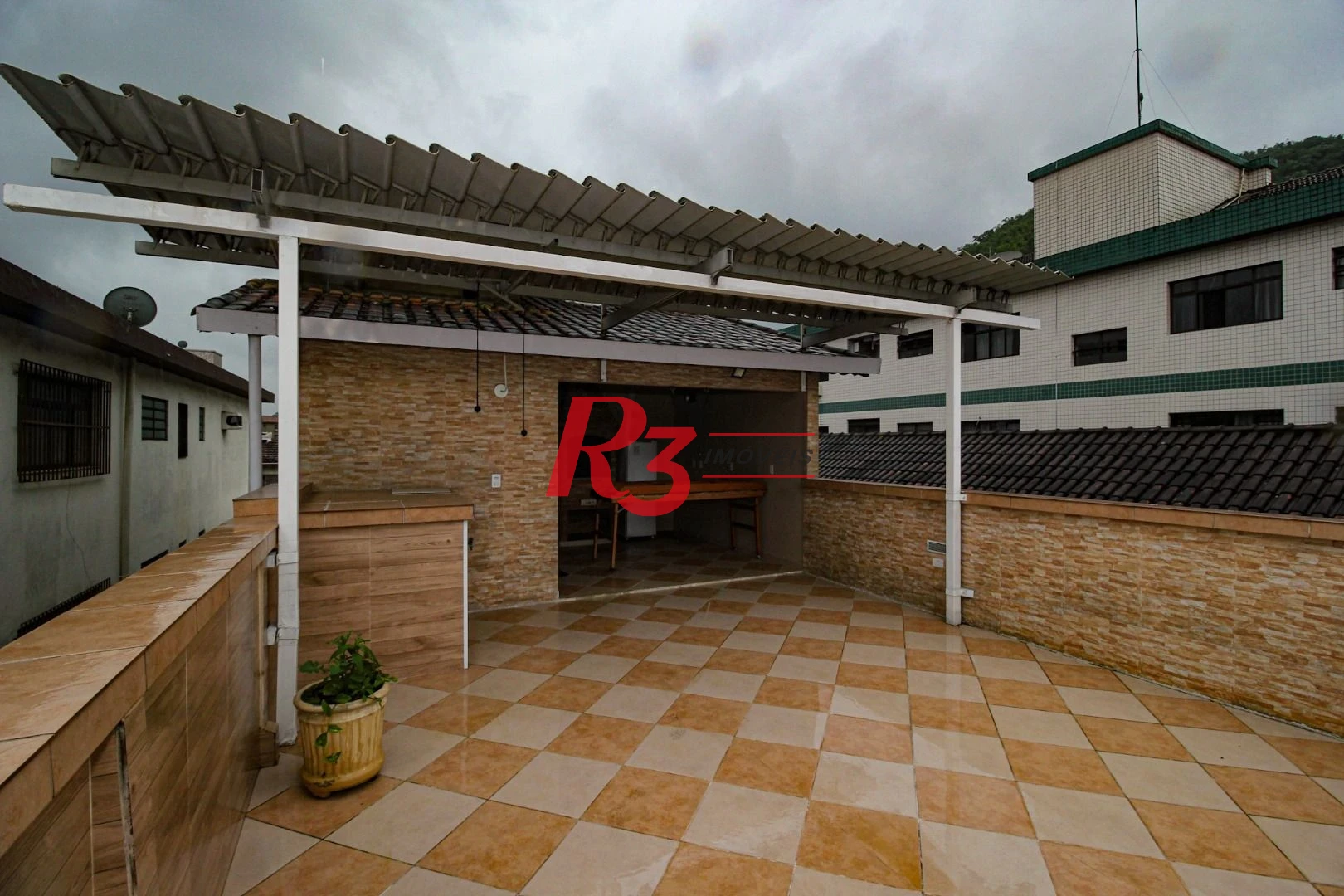 Sobrado com 3 dormitórios à venda, 136 m² por R$ 890.000,00 - Vila Valença - São Vicente/SP
