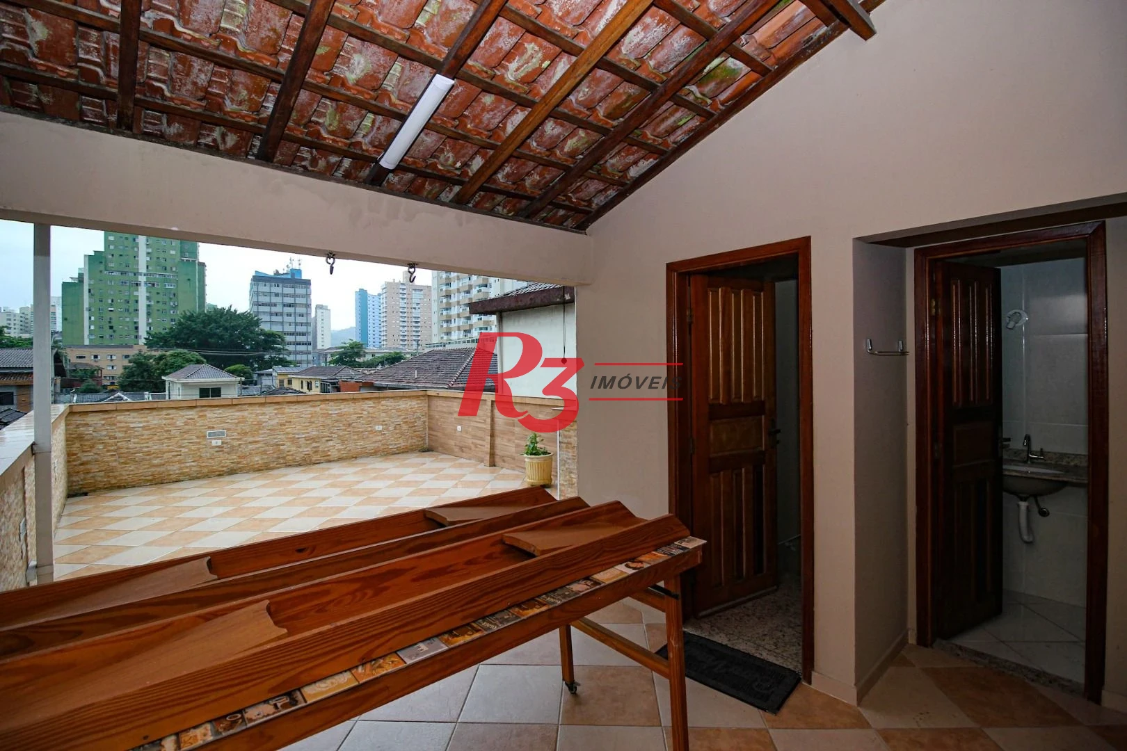 Sobrado com 3 dormitórios à venda, 136 m² por R$ 890.000,00 - Vila Valença - São Vicente/SP
