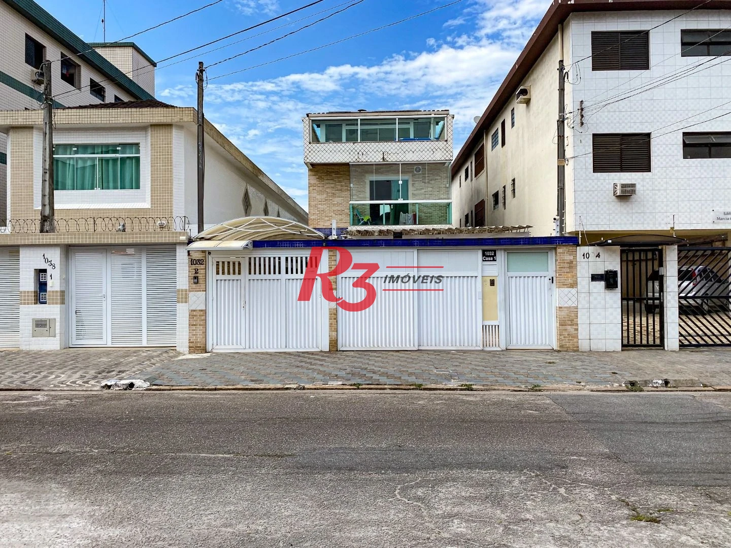 Sobrado com 3 dormitórios à venda, 136 m² por R$ 890.000,00 - Vila Valença - São Vicente/SP