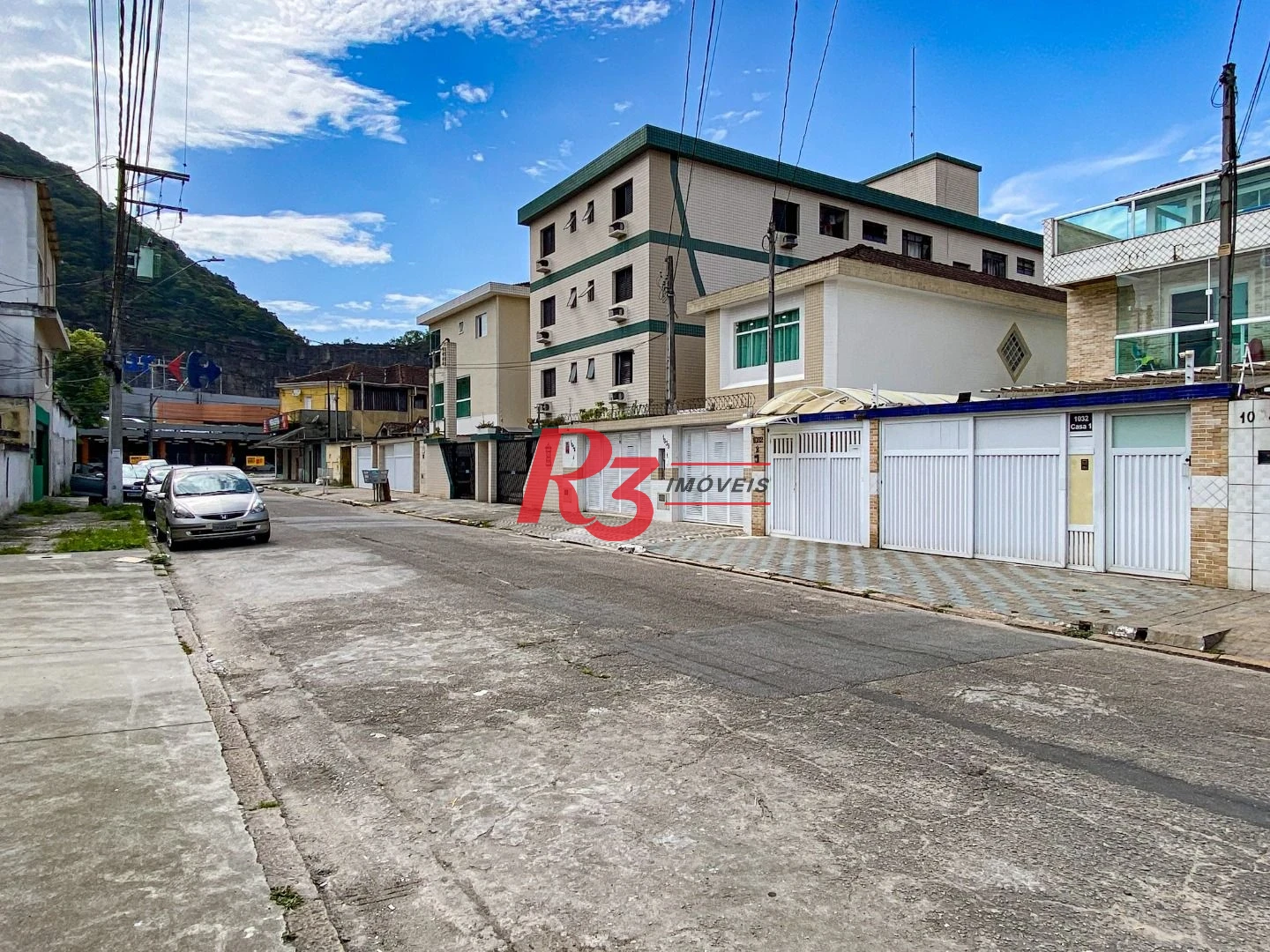 Sobrado com 3 dormitórios à venda, 136 m² por R$ 890.000,00 - Vila Valença - São Vicente/SP