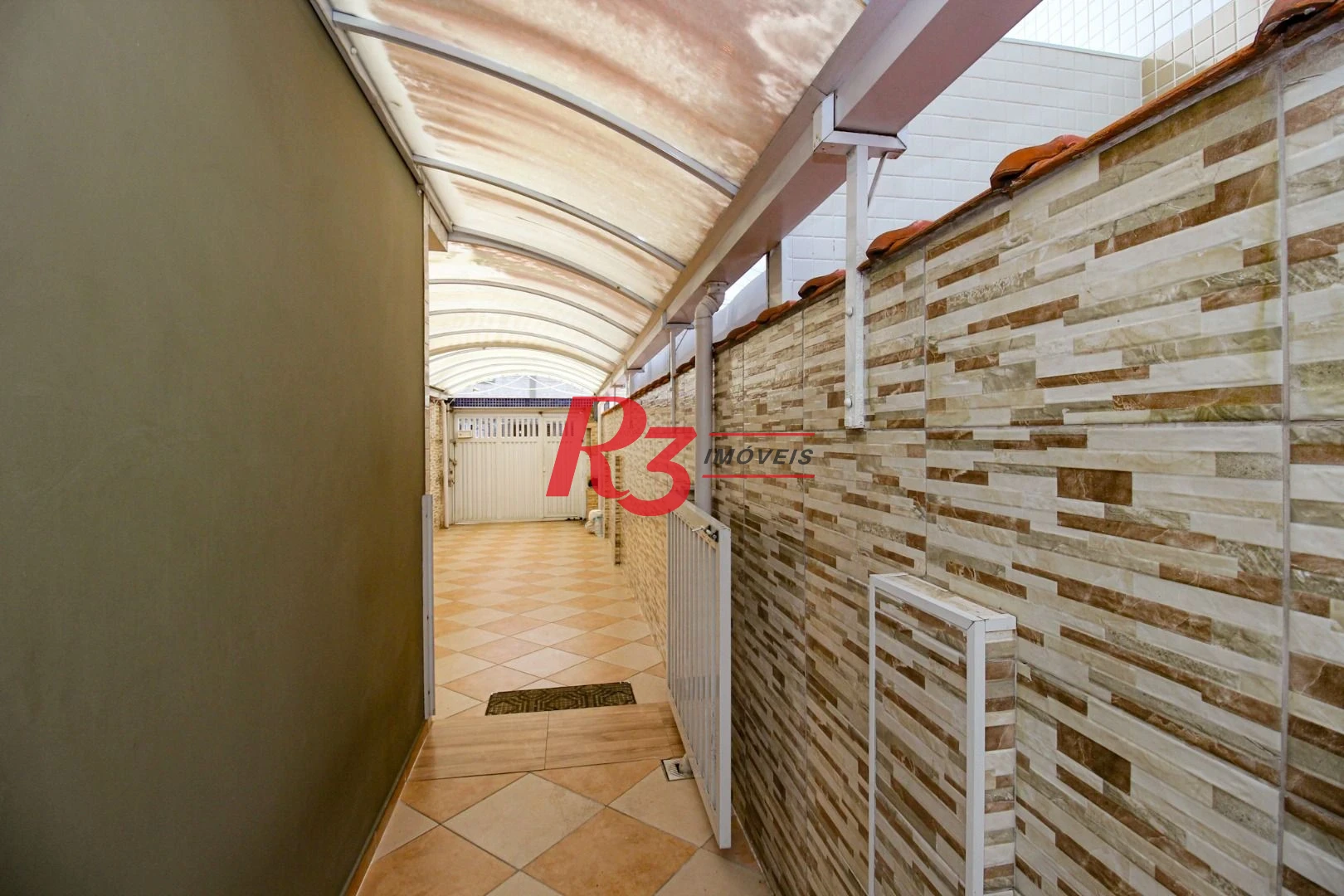 Sobrado com 3 dormitórios à venda, 136 m² por R$ 890.000,00 - Vila Valença - São Vicente/SP