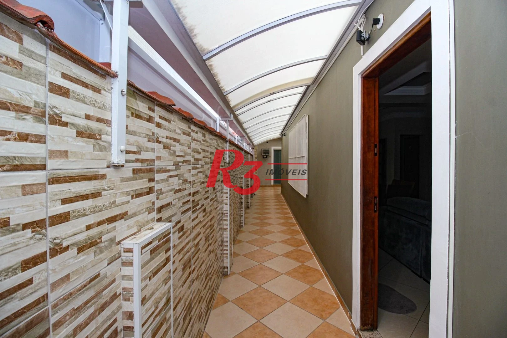 Sobrado com 3 dormitórios à venda, 136 m² por R$ 890.000,00 - Vila Valença - São Vicente/SP