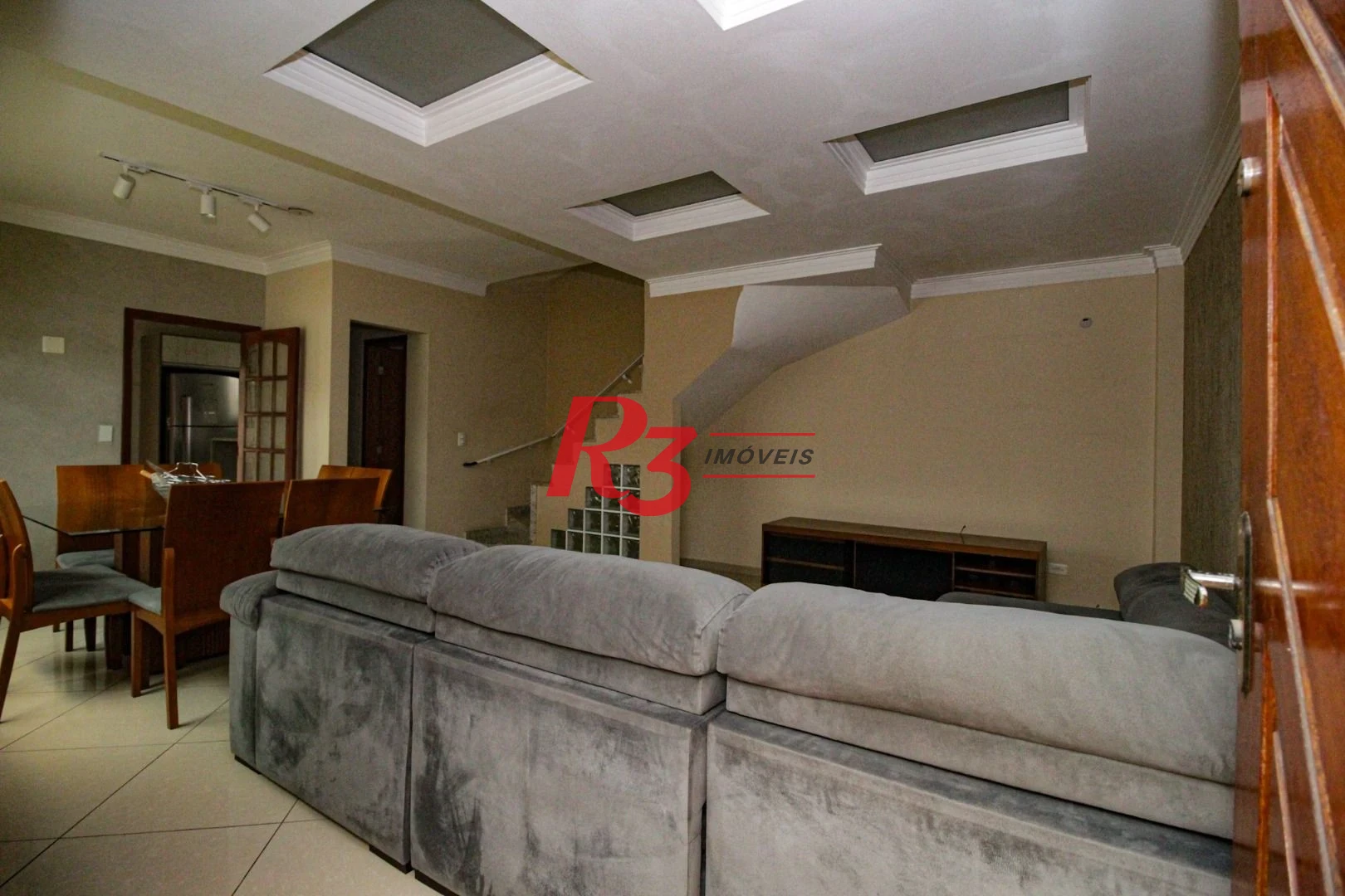 Sobrado com 3 dormitórios à venda, 136 m² por R$ 890.000,00 - Vila Valença - São Vicente/SP