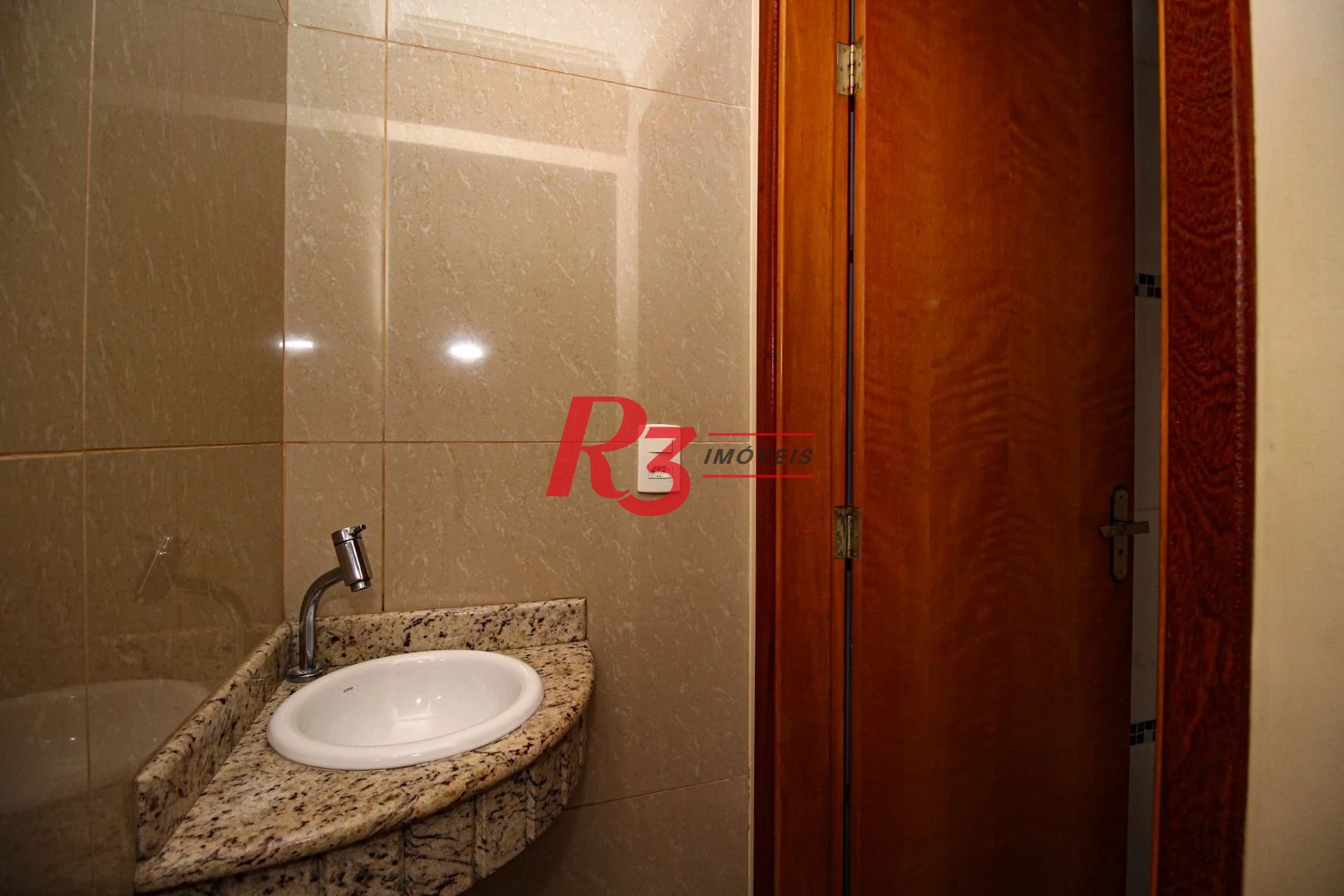 Sobrado com 3 dormitórios à venda, 136 m² por R$ 890.000,00 - Vila Valença - São Vicente/SP