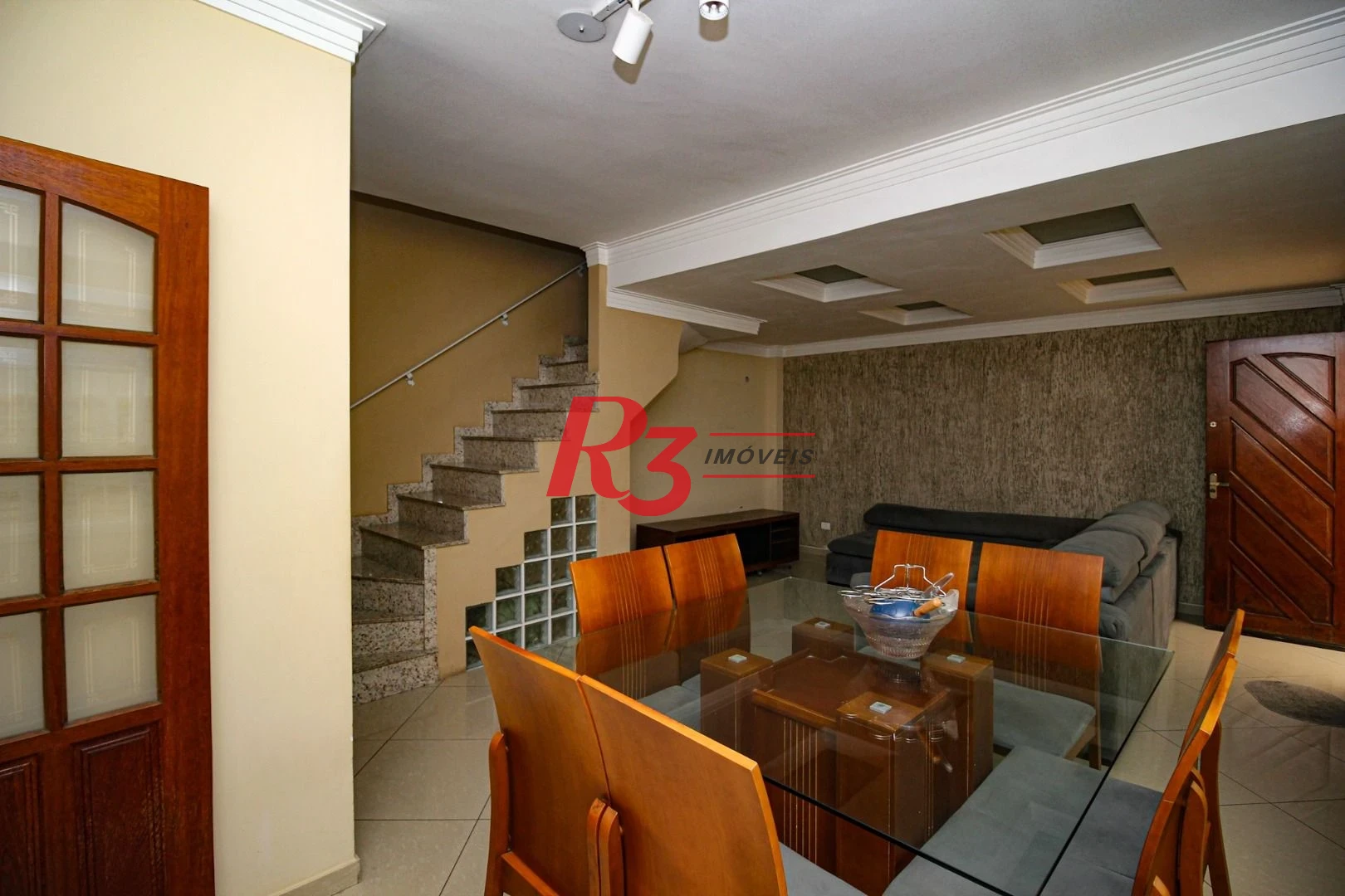 Sobrado com 3 dormitórios à venda, 136 m² por R$ 890.000,00 - Vila Valença - São Vicente/SP