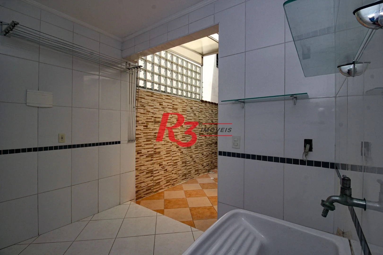 Sobrado com 3 dormitórios à venda, 136 m² por R$ 890.000,00 - Vila Valença - São Vicente/SP