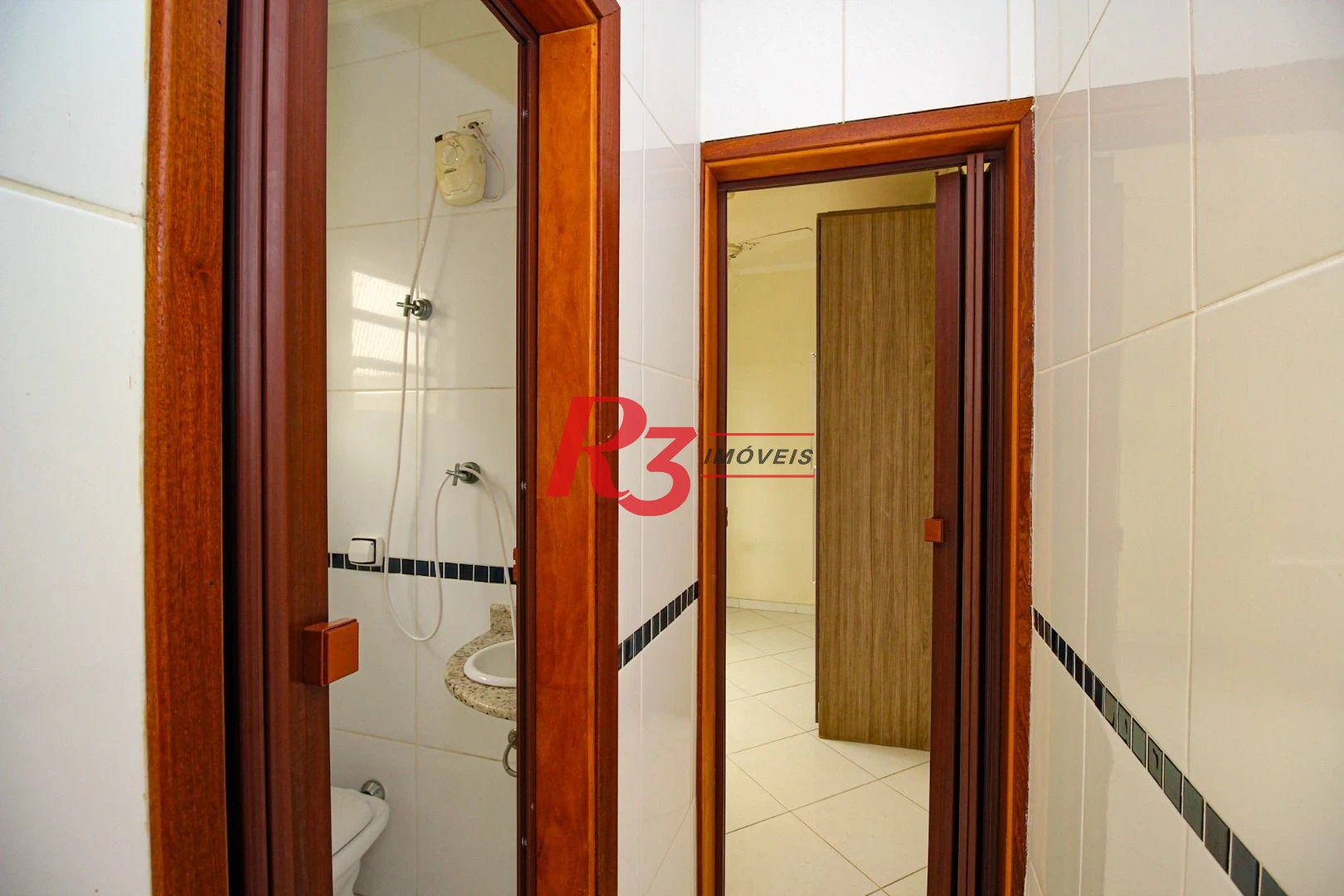 Sobrado com 3 dormitórios à venda, 136 m² por R$ 890.000,00 - Vila Valença - São Vicente/SP