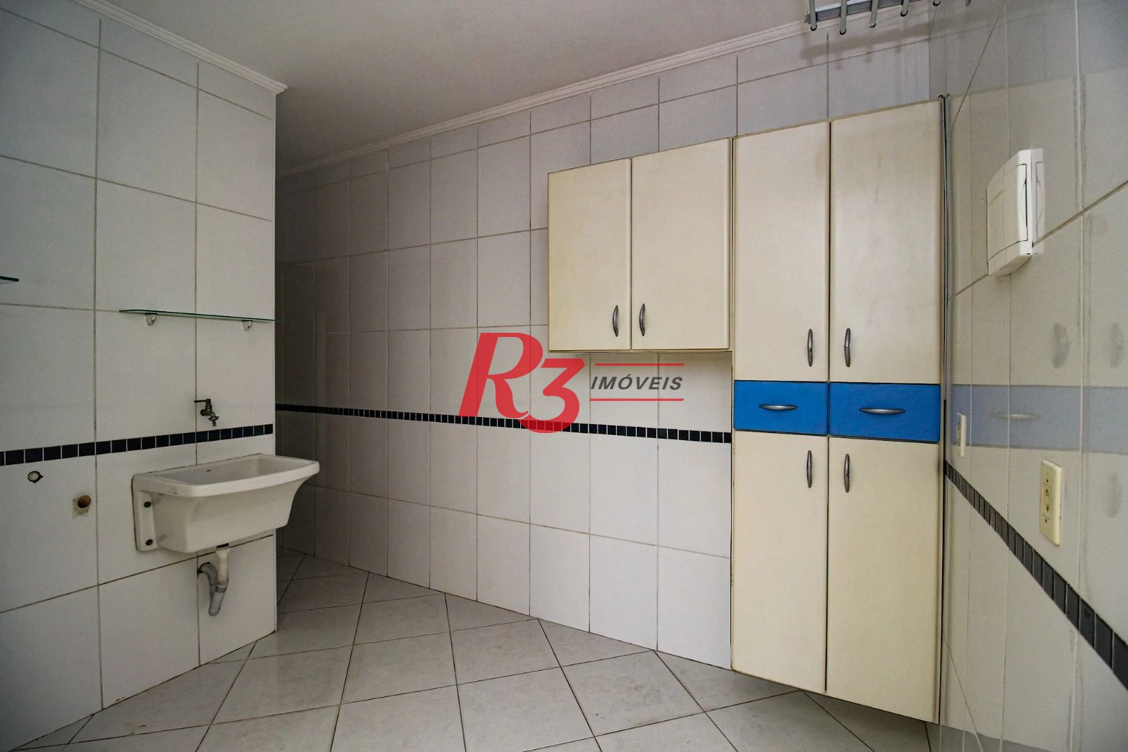 Sobrado com 3 dormitórios à venda, 136 m² por R$ 890.000,00 - Vila Valença - São Vicente/SP
