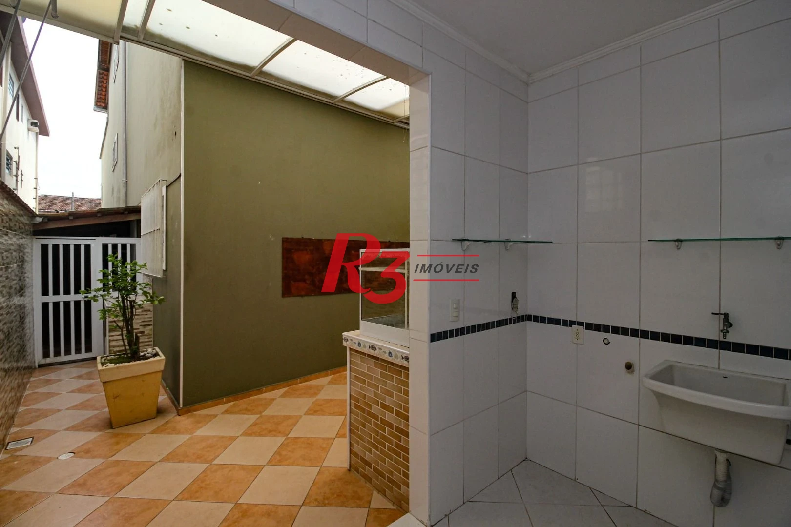 Sobrado com 3 dormitórios à venda, 136 m² por R$ 890.000,00 - Vila Valença - São Vicente/SP