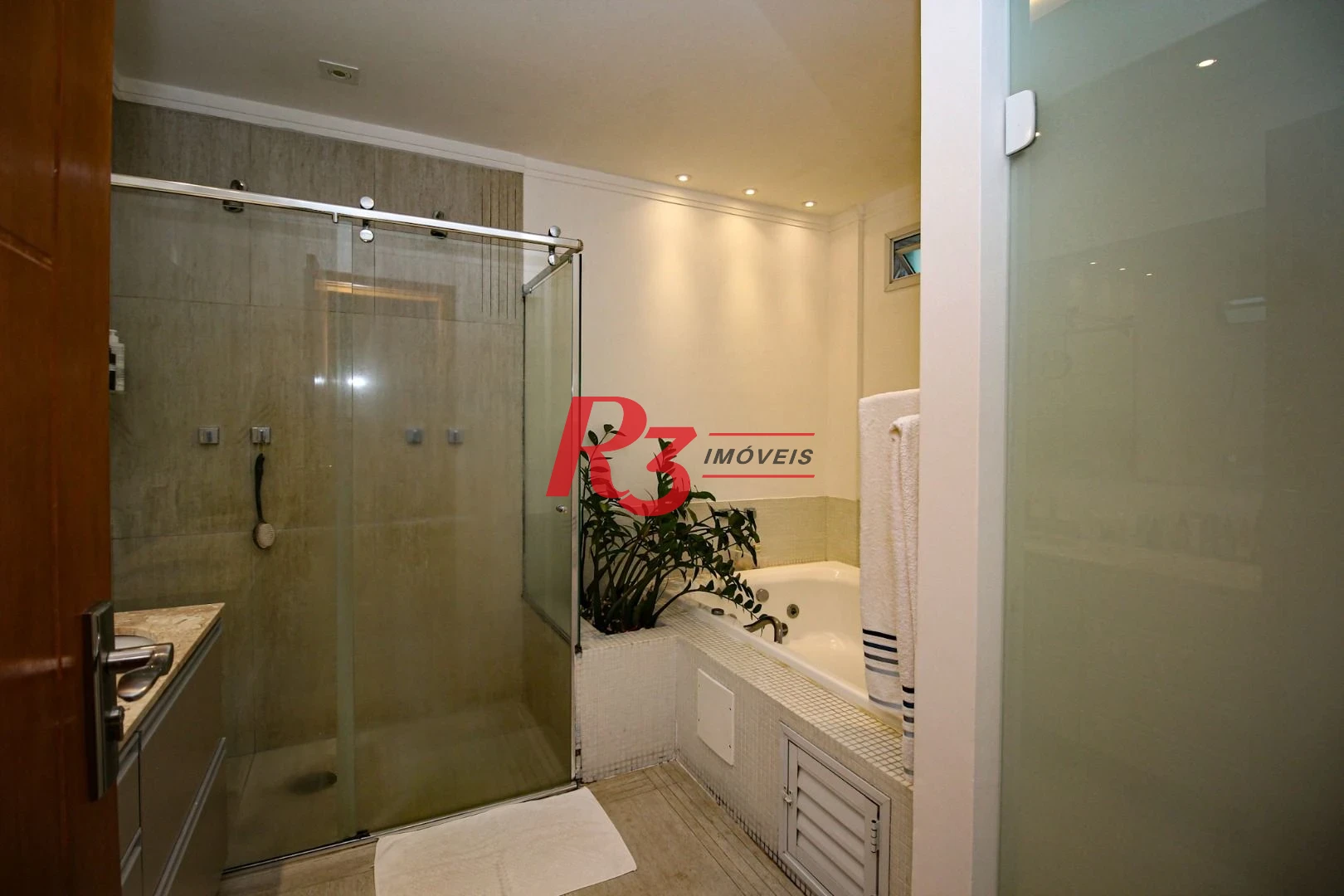 Village à venda, 227 m² por R$ 2.900.000,00 - Ponta da Praia - Santos/SP
