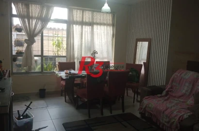 Linda casa localizada no coração de São Vicente, próxima à Estação do VLT Antônio Emmerick e ao lado do Parque Bitaru. Ideal para quem aprecia pratici