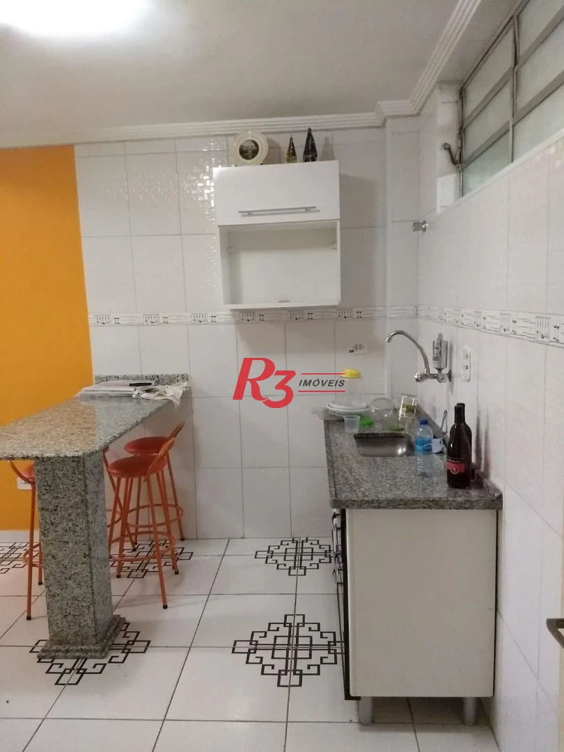 Linda casa localizada no coração de São Vicente, próxima à Estação do VLT Antônio Emmerick e ao lado do Parque Bitaru. Ideal para quem aprecia pratici