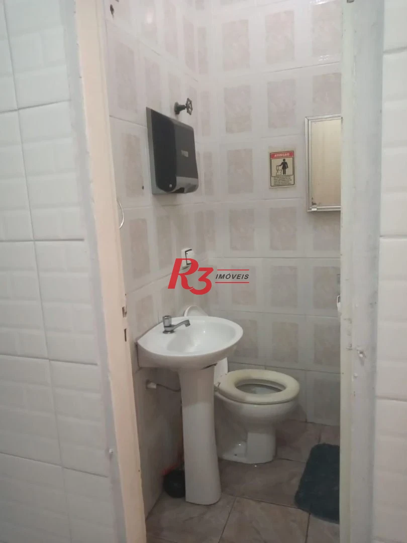 Linda casa localizada no coração de São Vicente, próxima à Estação do VLT Antônio Emmerick e ao lado do Parque Bitaru. Ideal para quem aprecia pratici
