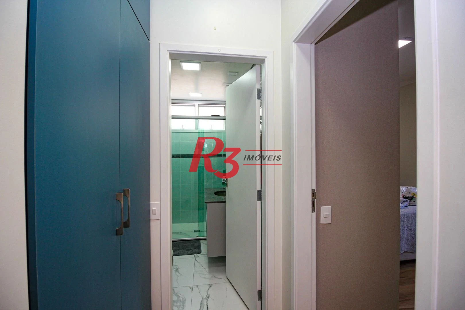 Apartamento com 1 dormitório c varanda 150 metros da praia Boqueirão - Santos