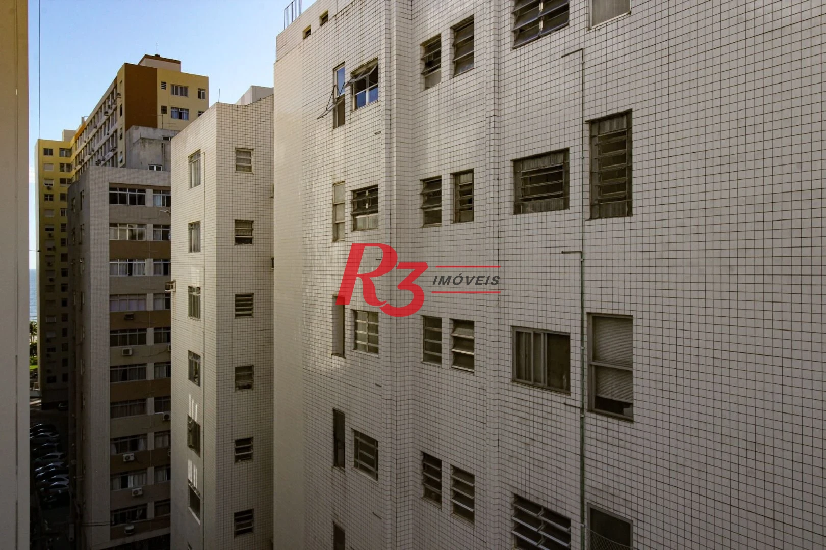 Apartamento com 1 dormitório c varanda 150 metros da praia Boqueirão - Santos