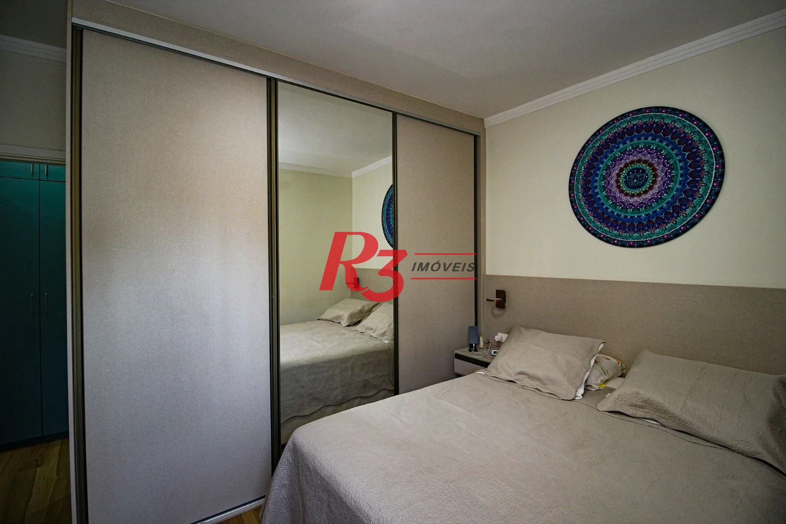 Apartamento com 1 dormitório c varanda 150 metros da praia Boqueirão - Santos