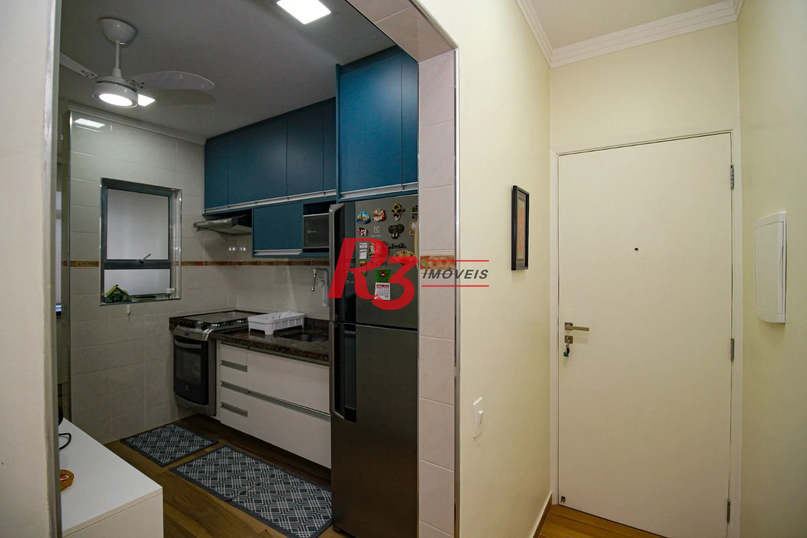 Apartamento com 1 dormitório c varanda 150 metros da praia Boqueirão - Santos