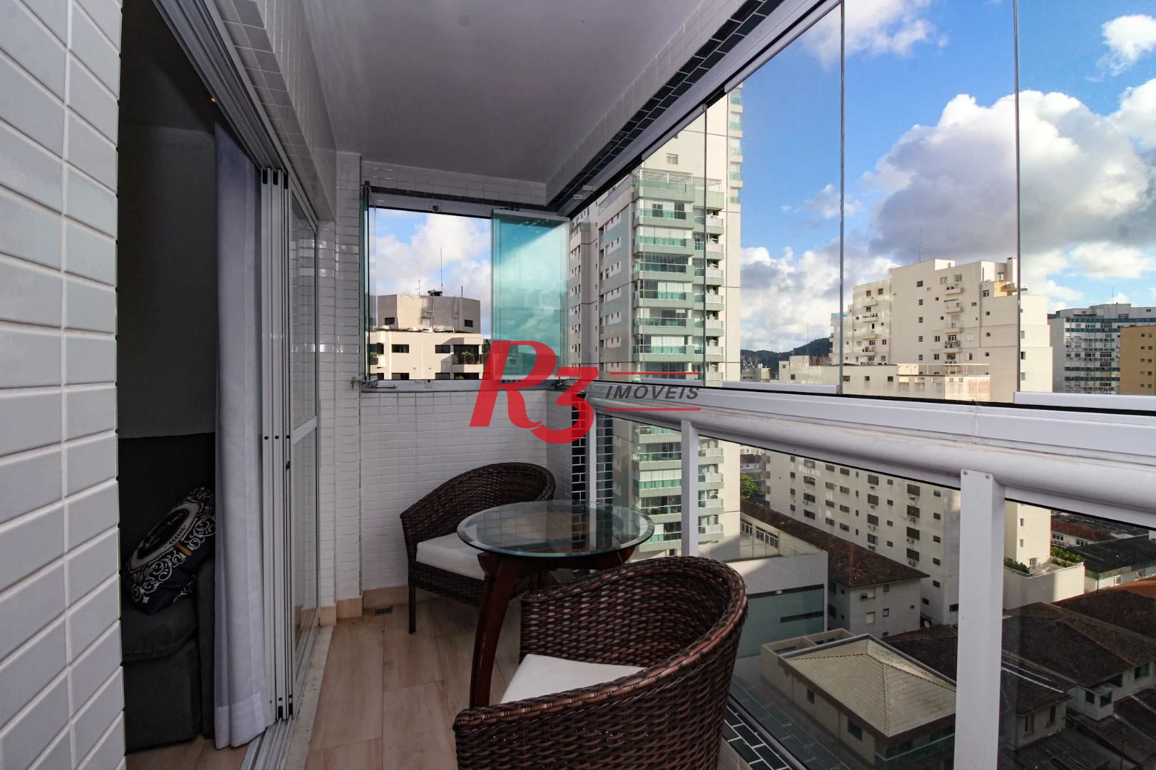 UM DORMITORIO SEMINOVO PONTA DA PRAIA VISTA MAR