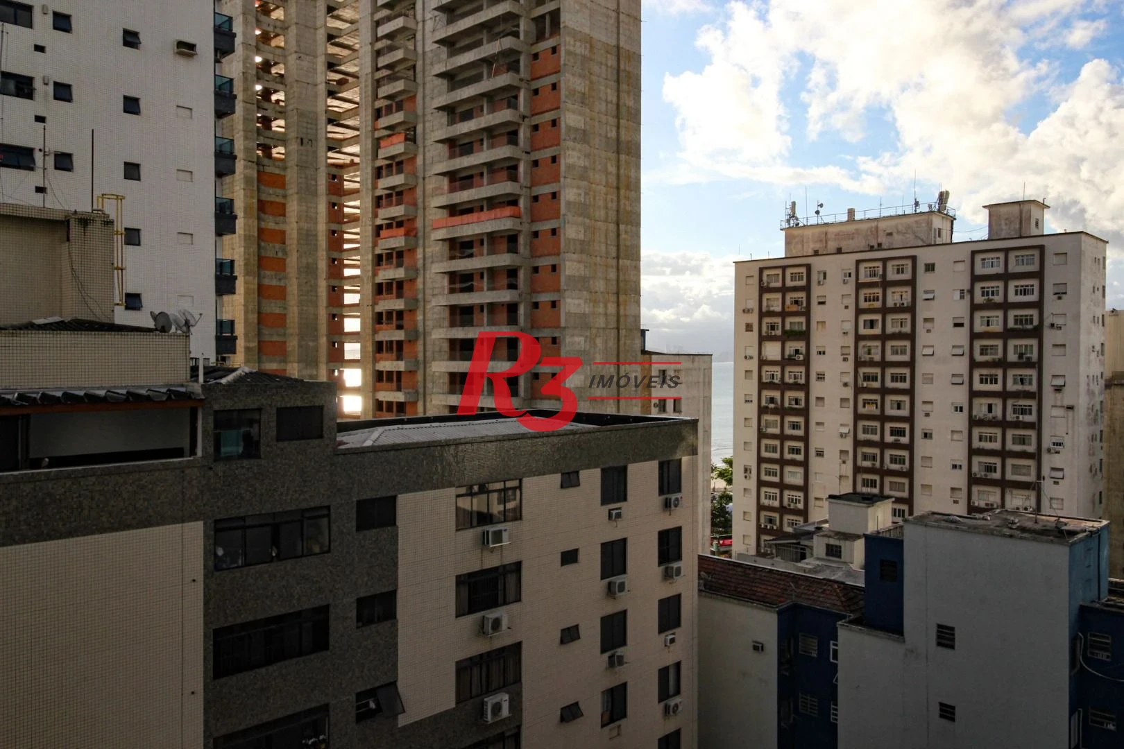 UM DORMITORIO SEMINOVO PONTA DA PRAIA VISTA MAR