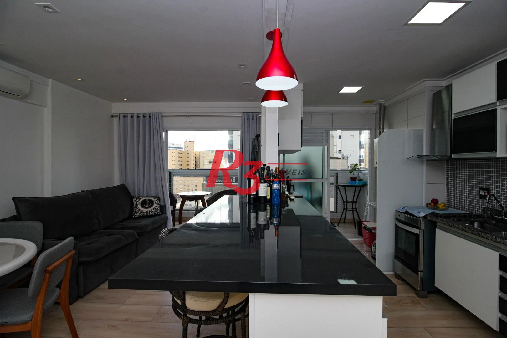 UM DORMITORIO SEMINOVO PONTA DA PRAIA VISTA MAR