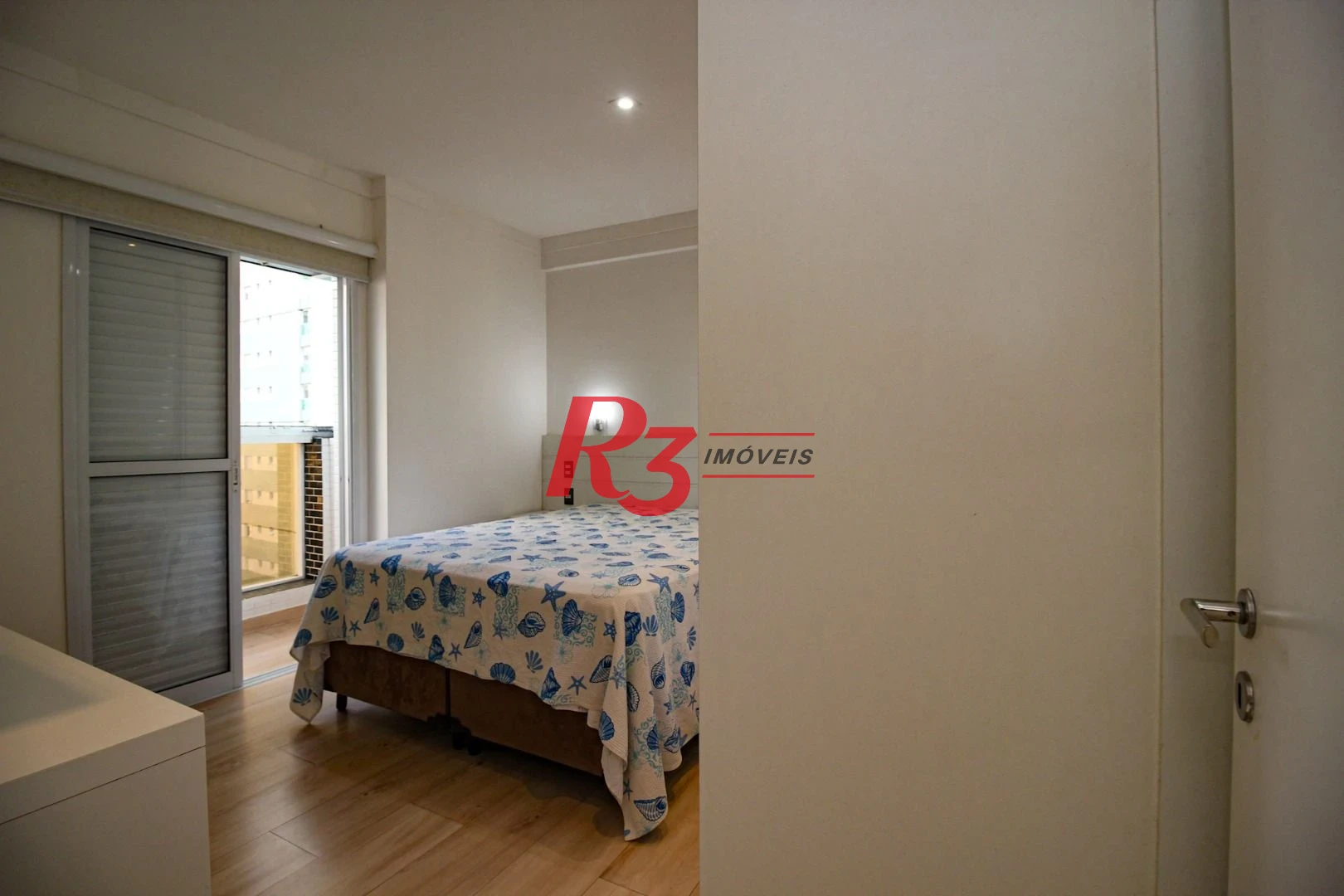 UM DORMITORIO SEMINOVO PONTA DA PRAIA VISTA MAR