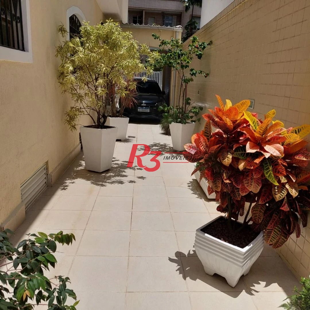 Sobrado á venda 3 quartos 2 Suítes Piscina Churrasqueira 5 vgs Boqueirão.