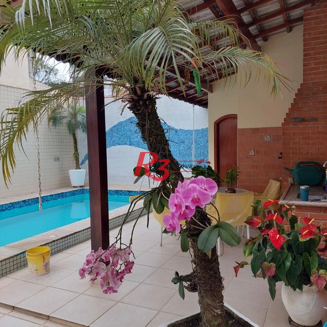 Sobrado á venda 3 quartos 2 Suítes Piscina Churrasqueira 5 vgs Boqueirão.