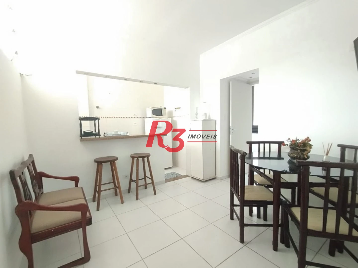 Apartamento com 2 dormitórios à venda, 55 m² por R$ 351.000,00 - Gonzaga - Santos/SP