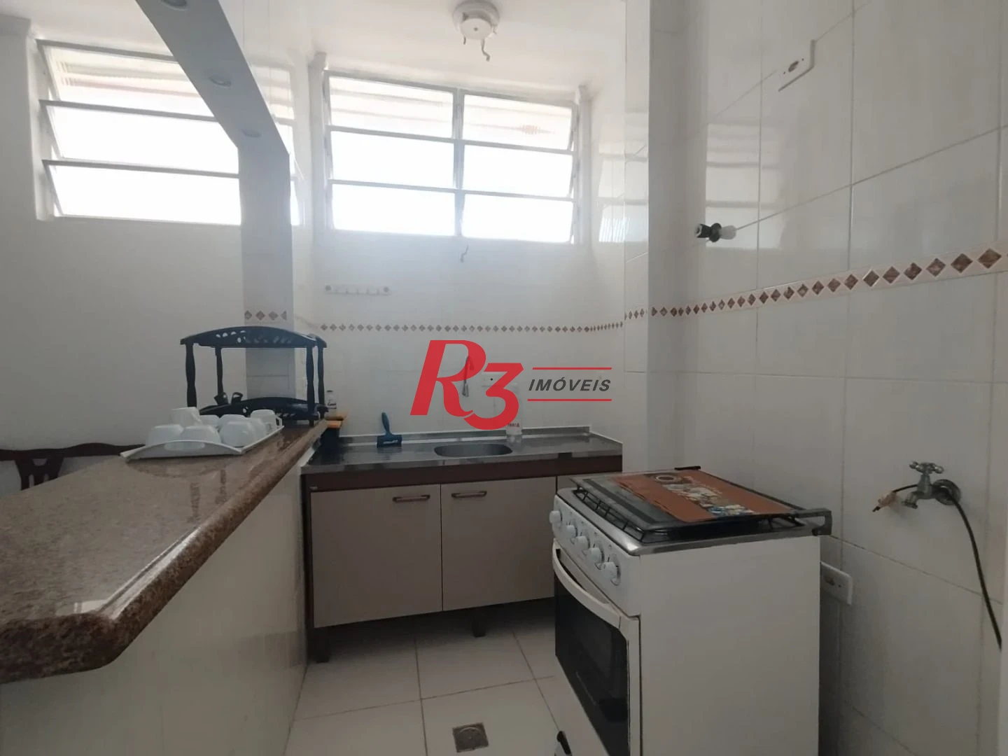Apartamento com 2 dormitórios à venda, 55 m² por R$ 351.000,00 - Gonzaga - Santos/SP